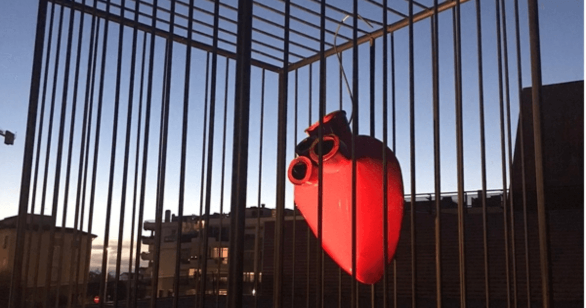 "Violence is not love", the caged heart of Fiumicino