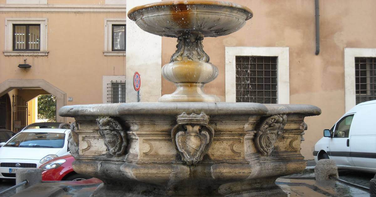 La fontana di piazza Campitelli, la storia e le caratteristiche architettoniche