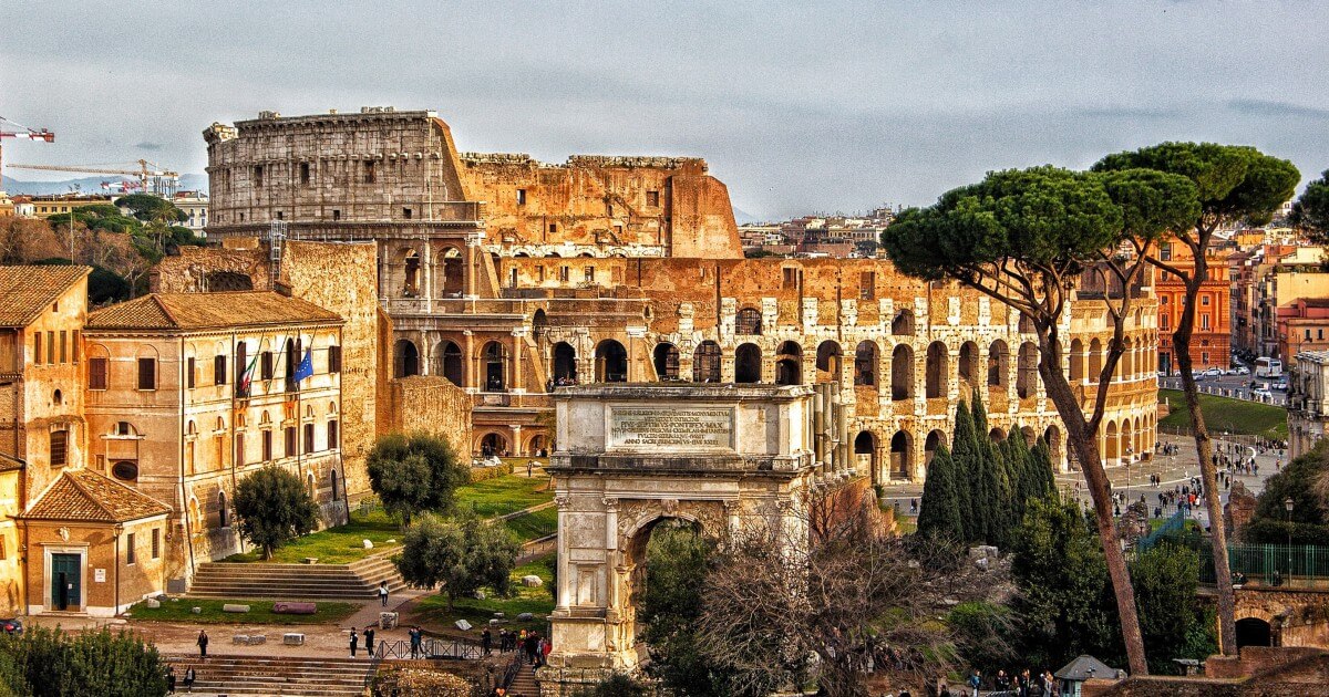 Roma, la prima destinazione per le vacanze, ma non la prima Capitale d'Italia