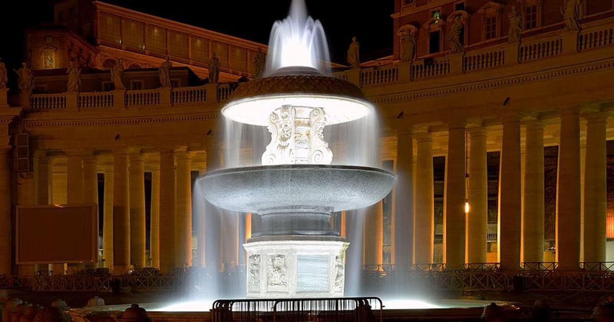 Le fontane gemelle di Piazza San Pietro, un progetto lungo un secolo