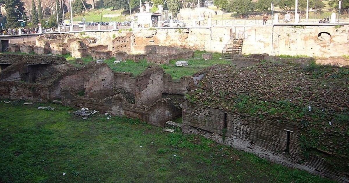 La fontana del Ludus Magnus, anfiteatro per le esercitazioni dei gladiatori nell'Antica Roma